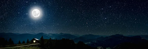 Montanha Fundos Céu Noturno Com Estrelas Lua Nuvens — Fotografia de Stock