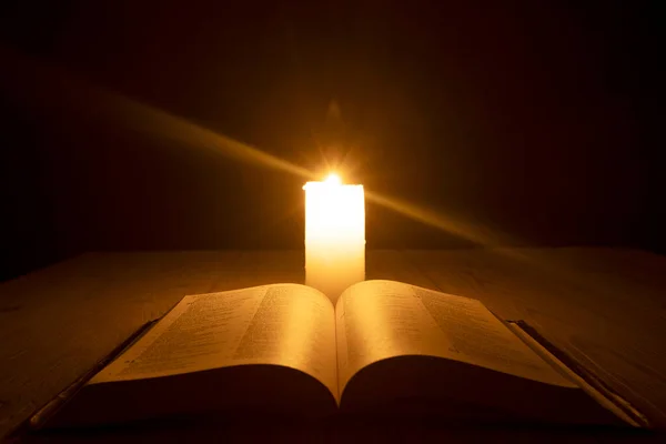 Bible Table Light Candle — Stock Photo, Image