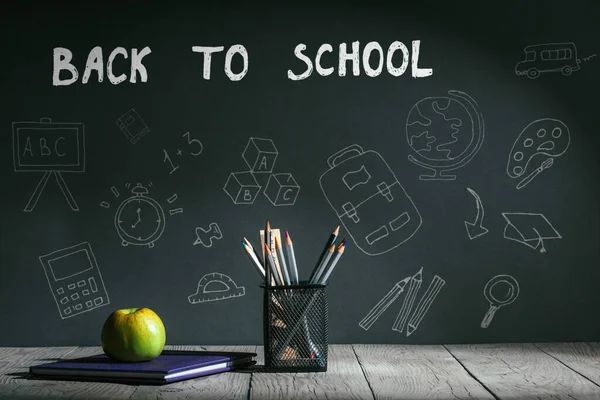 Retour École Papeterie Avec Des Fruits Sur Table — Photo