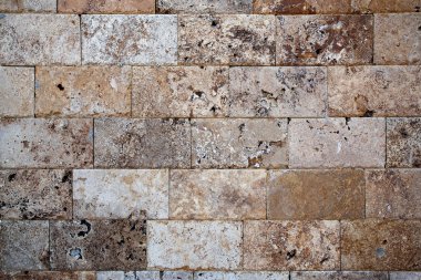 Kırmızı kırık duvar