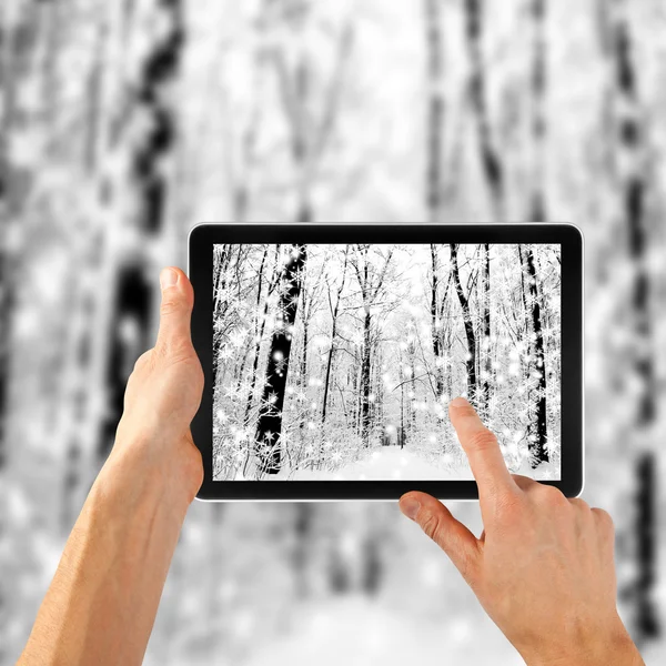 Tablet PC in handen — Stockfoto
