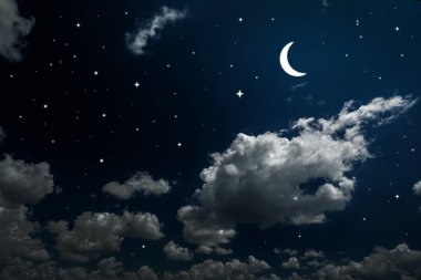 Yıldızlı ve aylı gece gökyüzü