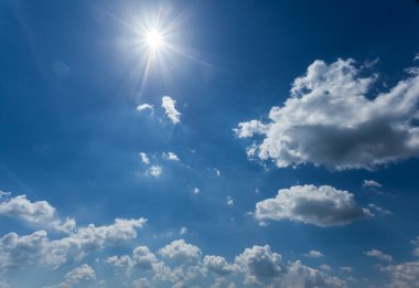 Doğa geçmişi. Mavi gökyüzünde beyaz bulutlar