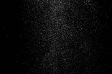 Siyah arkaplana düşen beyaz kar