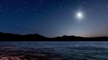 Beytüllahim dağlarının üzerinde gece parlayan bir Noel yıldızı.