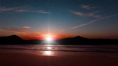 Gökyüzünde bir yıldızla gece Noel panoraması. Yüksek kalite 4k görüntü