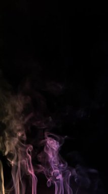 Siyah arkaplandaki duman