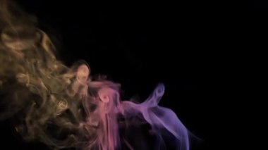 Siyah arkaplandaki duman