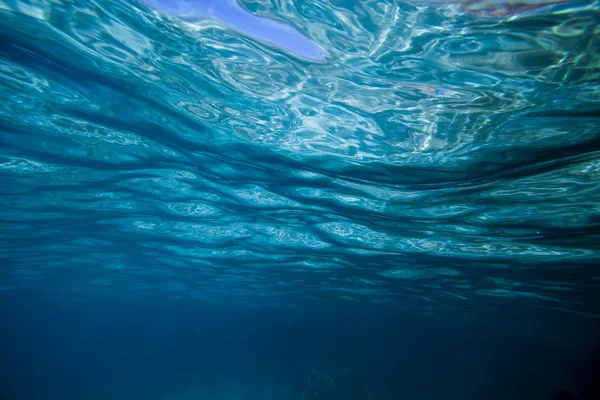 水中のビーチで砂の背景 — ストック写真