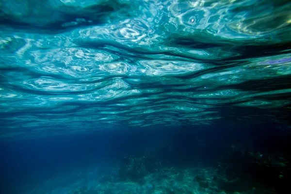 Bakgrunden sand på stranden under vattnet — Stockfoto