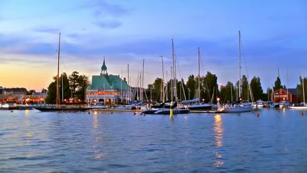 Island pier and yachts in the Old Town of Helsinki, Finland — Stock Video