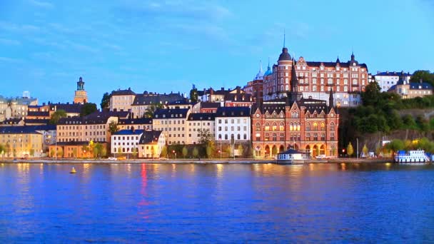 Βράδυ τοπίο της παλιάς πόλης στη Στοκχόλμη, Σουηδία — Αρχείο Βίντεο