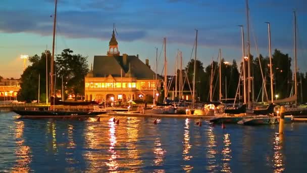 Островной пирс и яхты в Старом городе Хельсинки, Финляндия — стоковое видео
