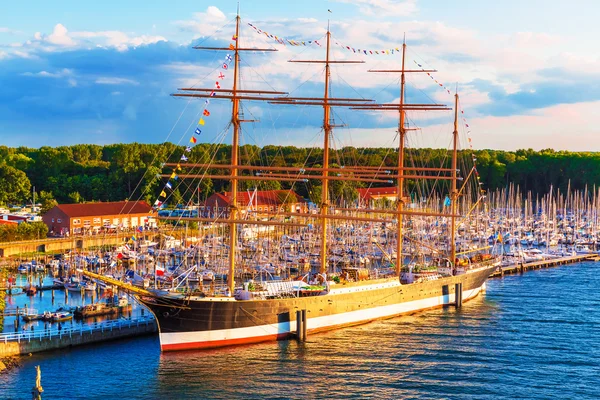 Historiska skepp i Travemünde, Tyskland — Stockfoto