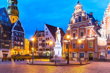 Riga, Letonya eski Belediye Meydanı toplayan akşam