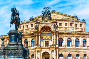 Semper Opera Binası ve Kral John Dresden, Almanya için anıt