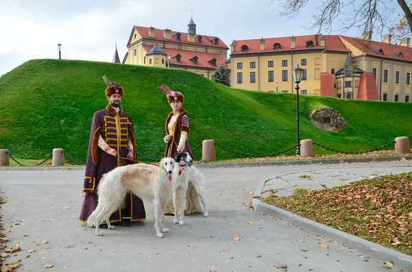 Members of history club wear historical costumes — Stock Photo, Image