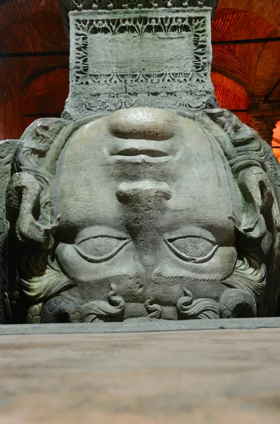 Cabeza de la Gorgona Medusa en la Cisterna Basílica — Foto de Stock
