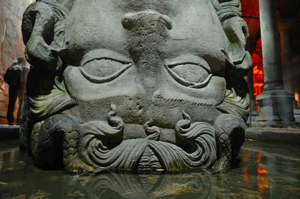 Cabeza de la Gorgona Medusa en la Cisterna Basílica — Foto de Stock