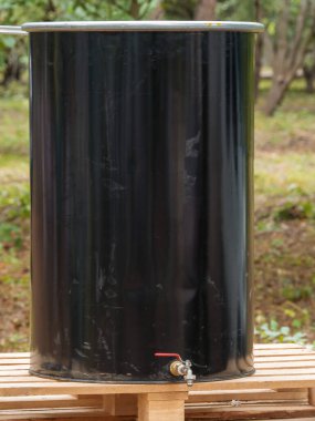 Barrel with tap on wooden palle