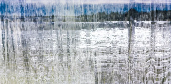 Falling water reflection — Stock Photo, Image