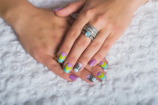 Summer nail art with chevron design with teddy bear picture — Stock Photo, Image