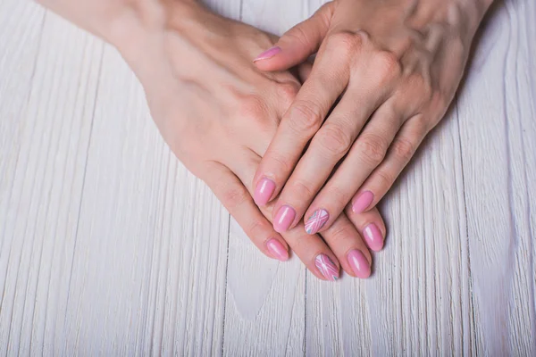 Arte de uñas rosa claro —  Fotos de Stock