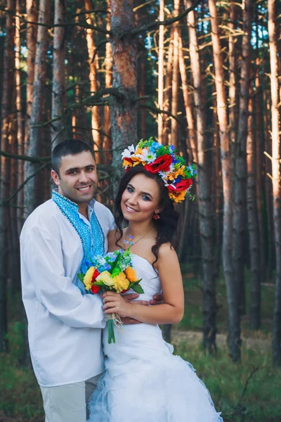 Ukraiński ślub w lesie — Zdjęcie stockowe
