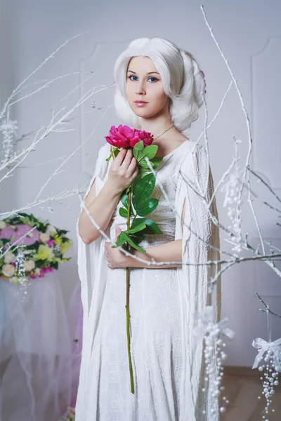 Beautiful white hair woman in fairy white dress — Stock Photo, Image