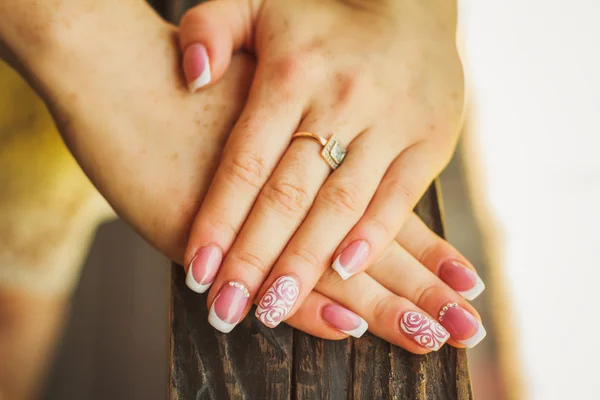 Wedding nail art with roses — Stock Photo, Image