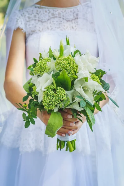 Bouquet vert mariage dans un style rustique — Photo