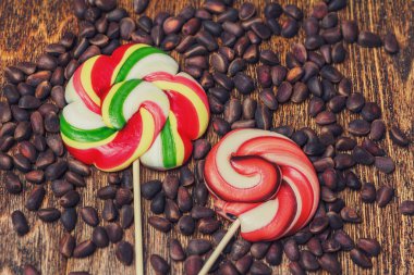 karamelli lolipoplar