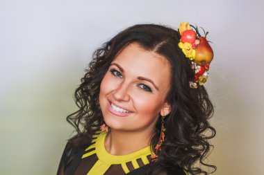 Meyve hairgrip çekici kadın