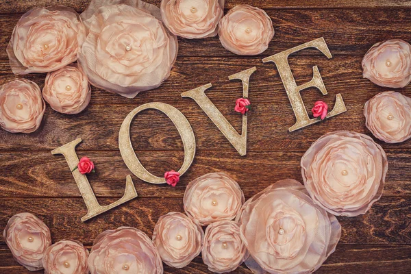 Fond de mariage en bois avec des lettres — Photo