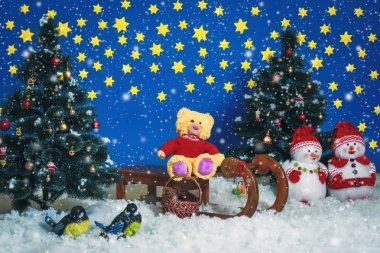 Ayı Noel Baba kızağa at binme