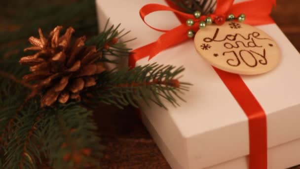Christmas Present Box na drewniane tła — Wideo stockowe