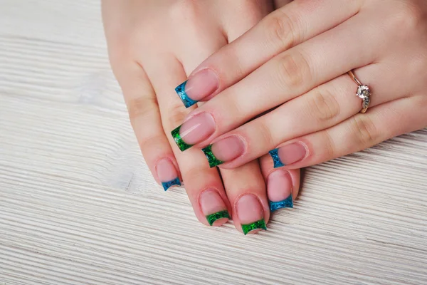 Nail Art francese in colore blu e verde — Foto Stock