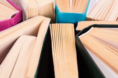 Açılan kitap yakın fotoğrafı