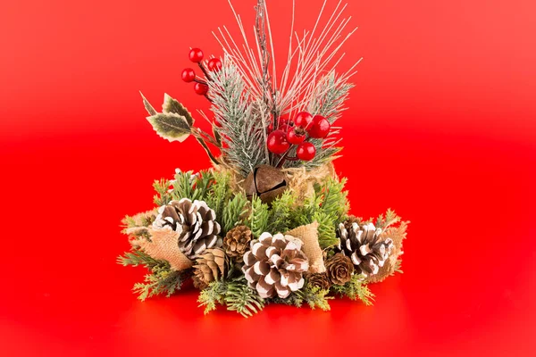 Décoration Noël Avec Branche Sapin Baie Houx Cônes Sur Fond — Photo