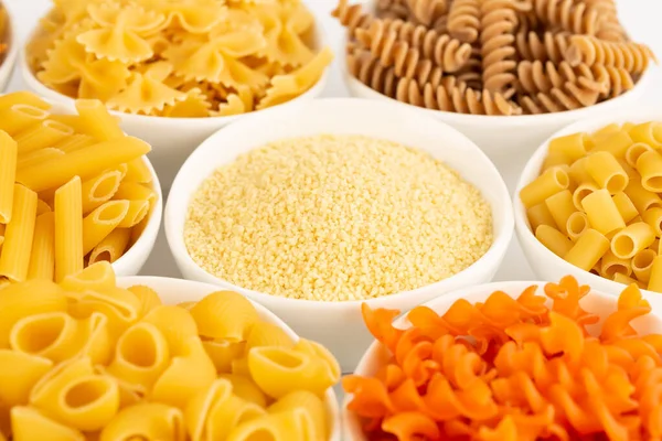 Verschiedene Arten Italienischer Pasta Weißen Keramikschalen — Stockfoto