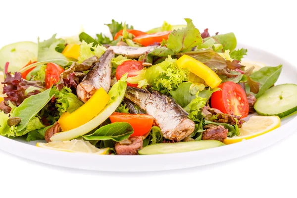 Salat mit Fisch — Stockfoto