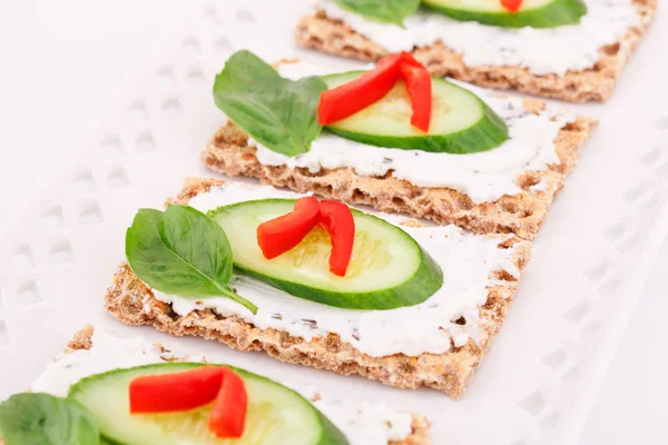 Cracker with fresh vegetables and cream — Stock Photo, Image