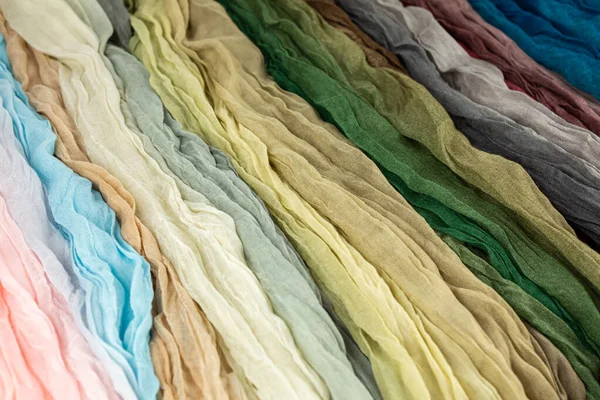 Arkaplan olarak renkli kumaş dokusu, yatay resim.