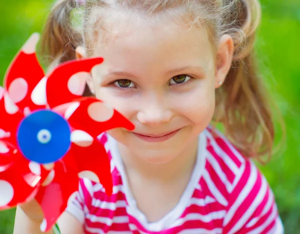 Portrait de jolie petite fille — Photo