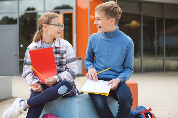 Happy Teenagers Schoolboy Schoolgirl Sitting Schoolyard Joyful Talking Break — Stock Photo, Image