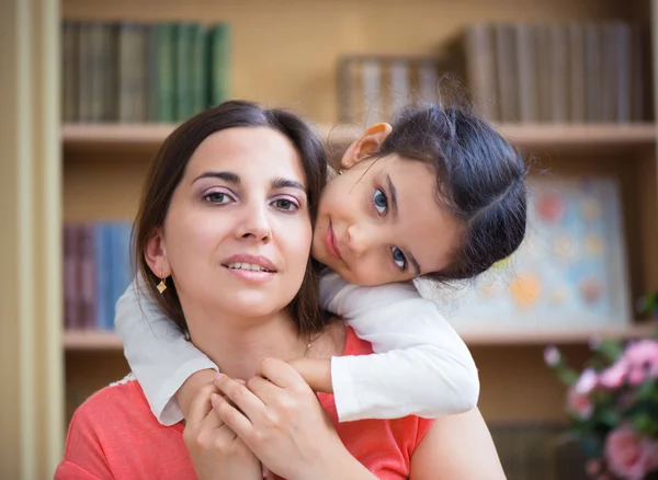 Hispanic mother and little daughter — Stock Photo, Image