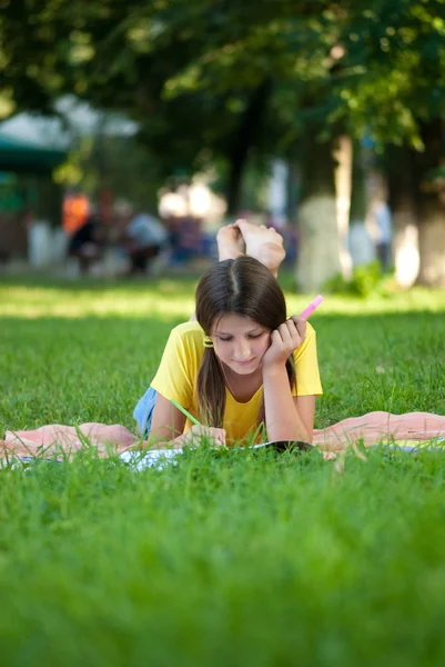 Pretty schoolgirl — Stock Photo, Image