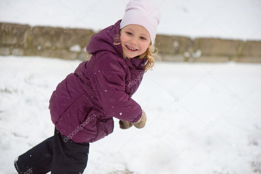 Children throwing snowballs