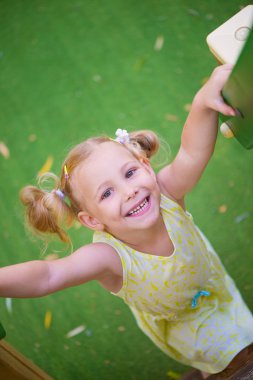 Playgraund, sevimli küçük kız