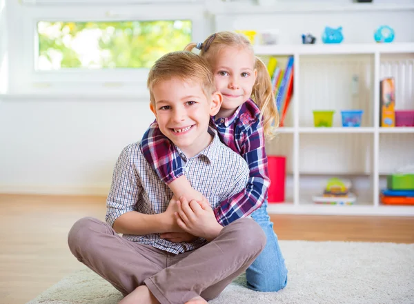 Cute little brother and sister having fun — Stock Photo, Image